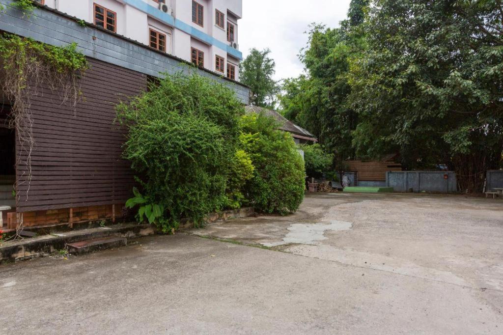 Oyo 75356 Thipsiri Lodge Τσιάνγκ Μάι Εξωτερικό φωτογραφία